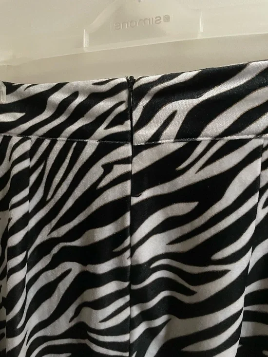 SHEIN Black & White Zebra Pencil Stretch Velvet Skirt - Picture 6 of 8